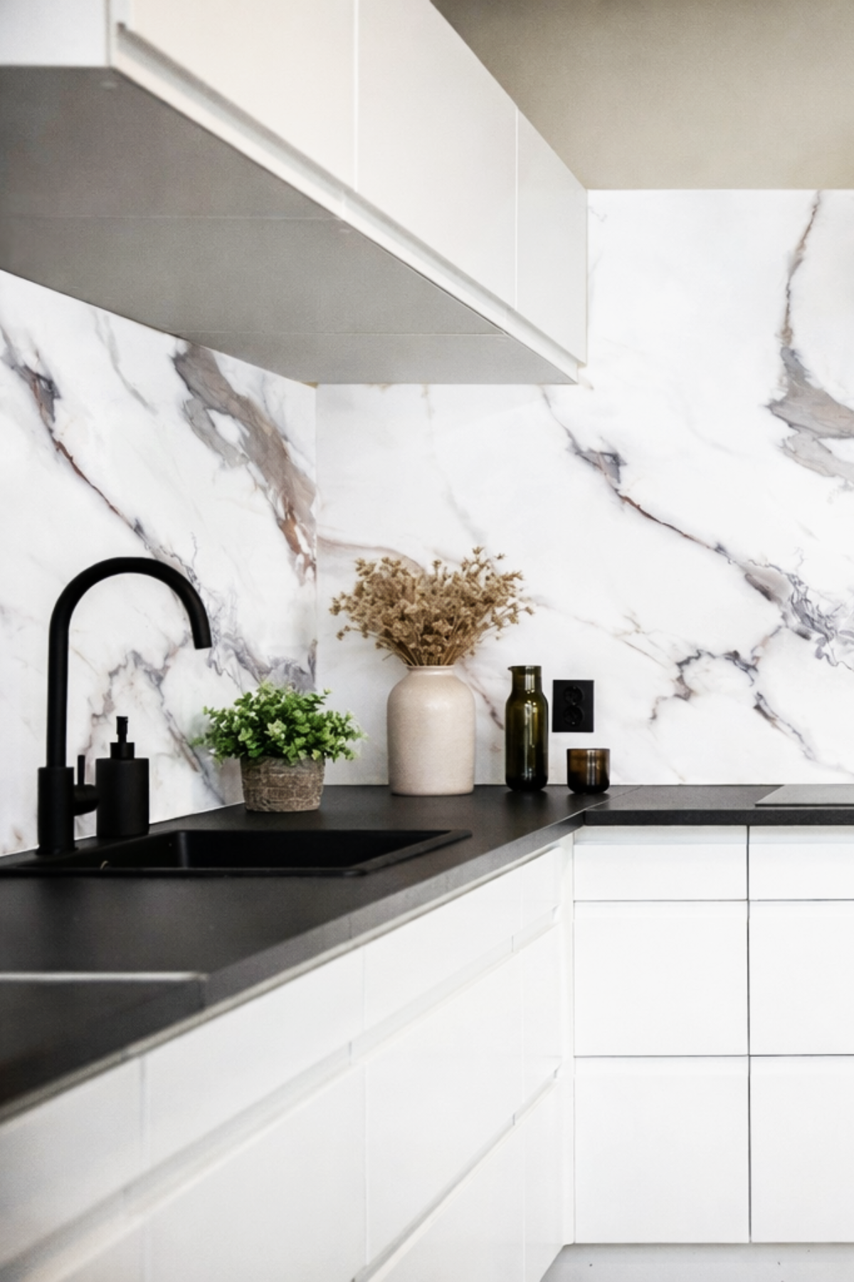 DEKORYAP CALACATTA BEYAZ MERMER DESENLİ PVC PANEL 122 x 244 CM